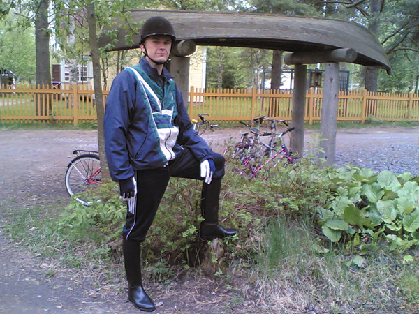 Kari ratsastamaan