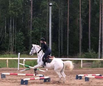 UB esteillä